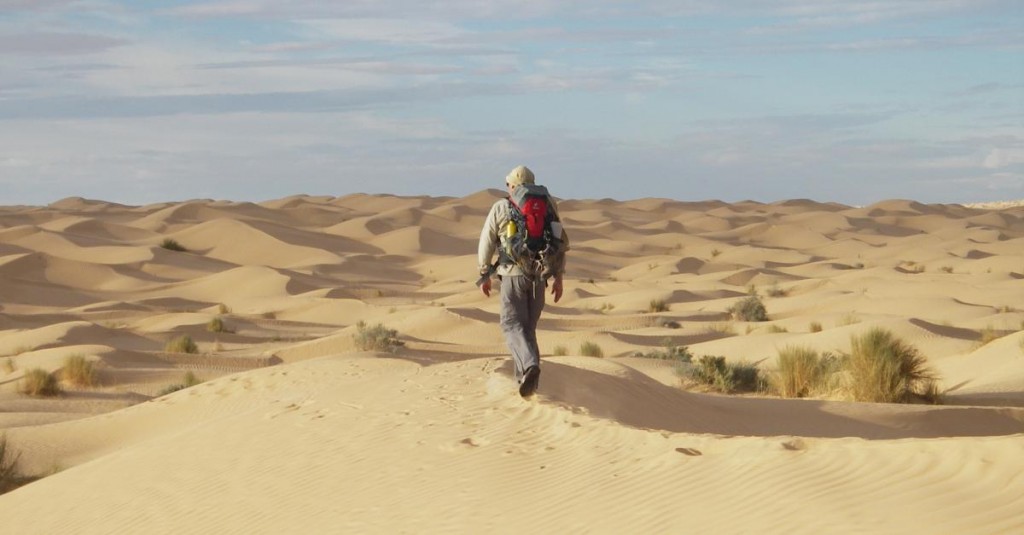 Homme, desert, marche afghane, respiration